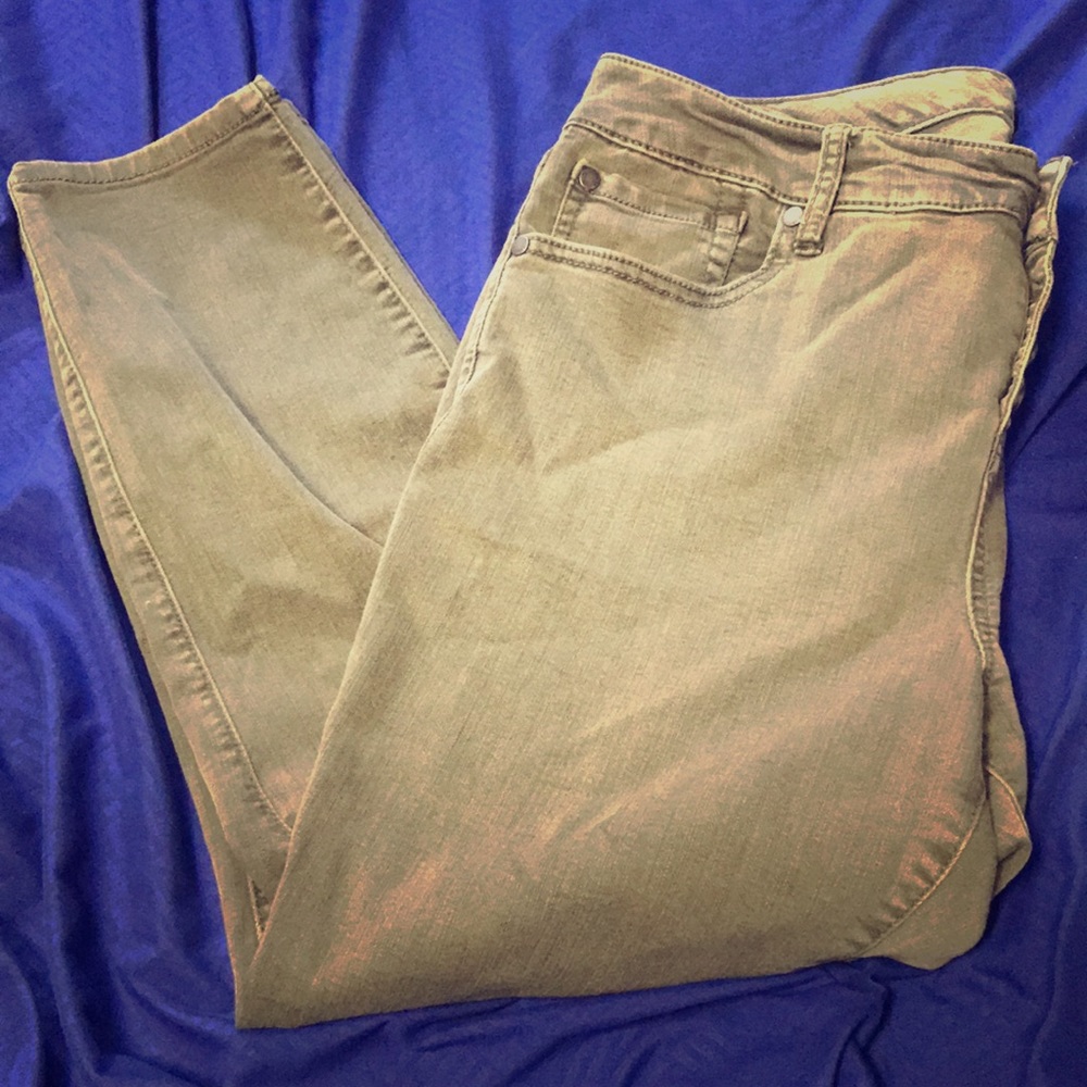 Green Highwaisted Jeans